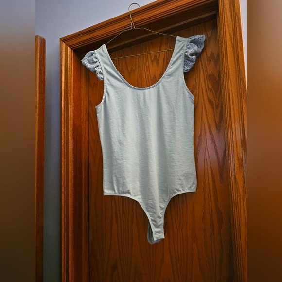 Vera Moda- Bodysuit Minty green- Vero Moda Ruffle Sleeve Green bodysuit - Picture 3 of 7